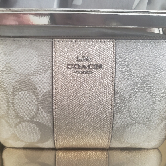Coach Handbags - Coach wristlet